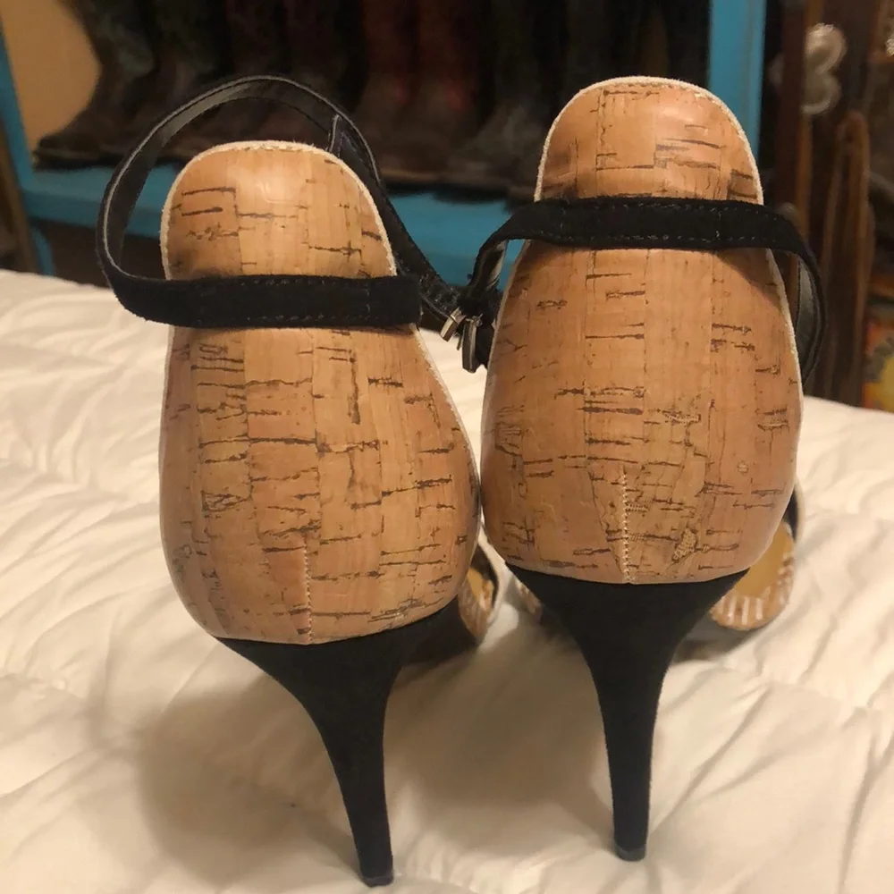 Heels - Picture 2 of 3
